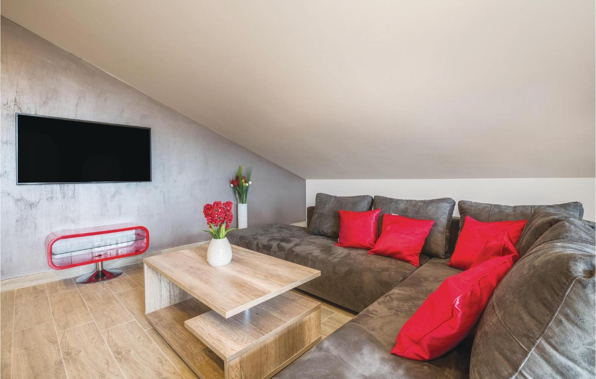 Stunning Apartment In Pjescana Uvala With Wifi Esterno foto