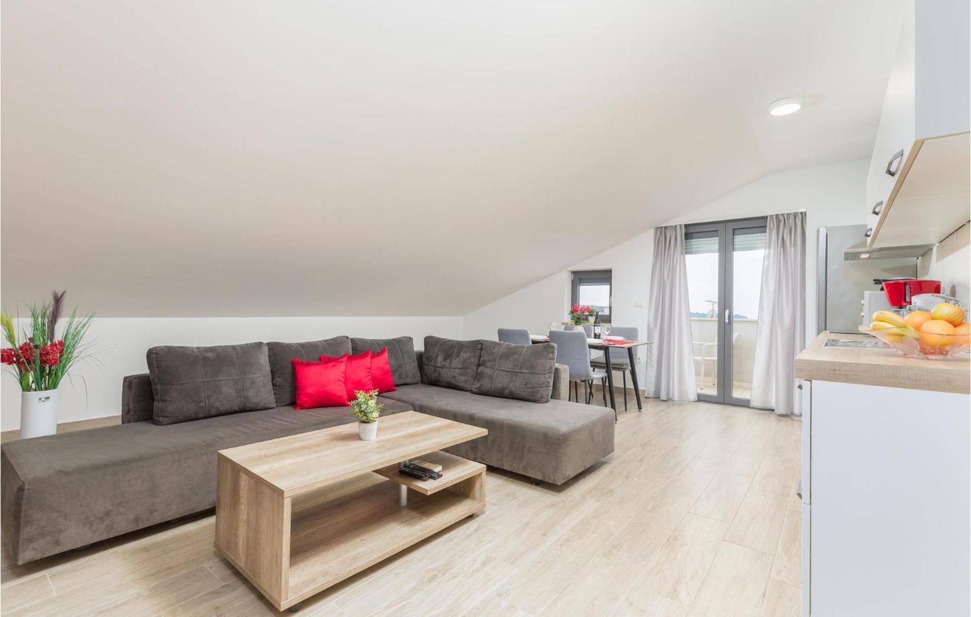 Stunning Apartment In Pjescana Uvala With Wifi Esterno foto