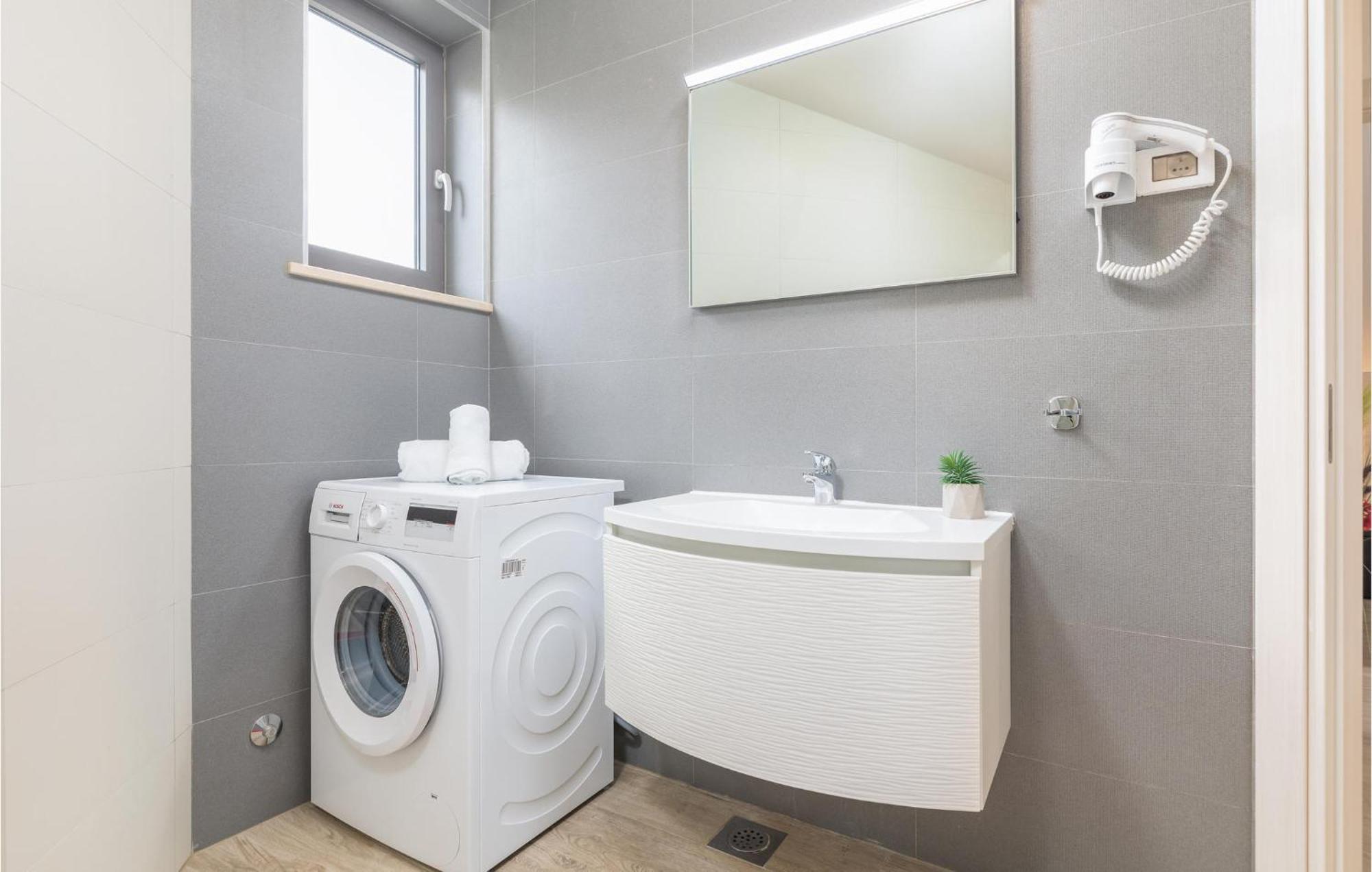 Stunning Apartment In Pjescana Uvala With Wifi Esterno foto