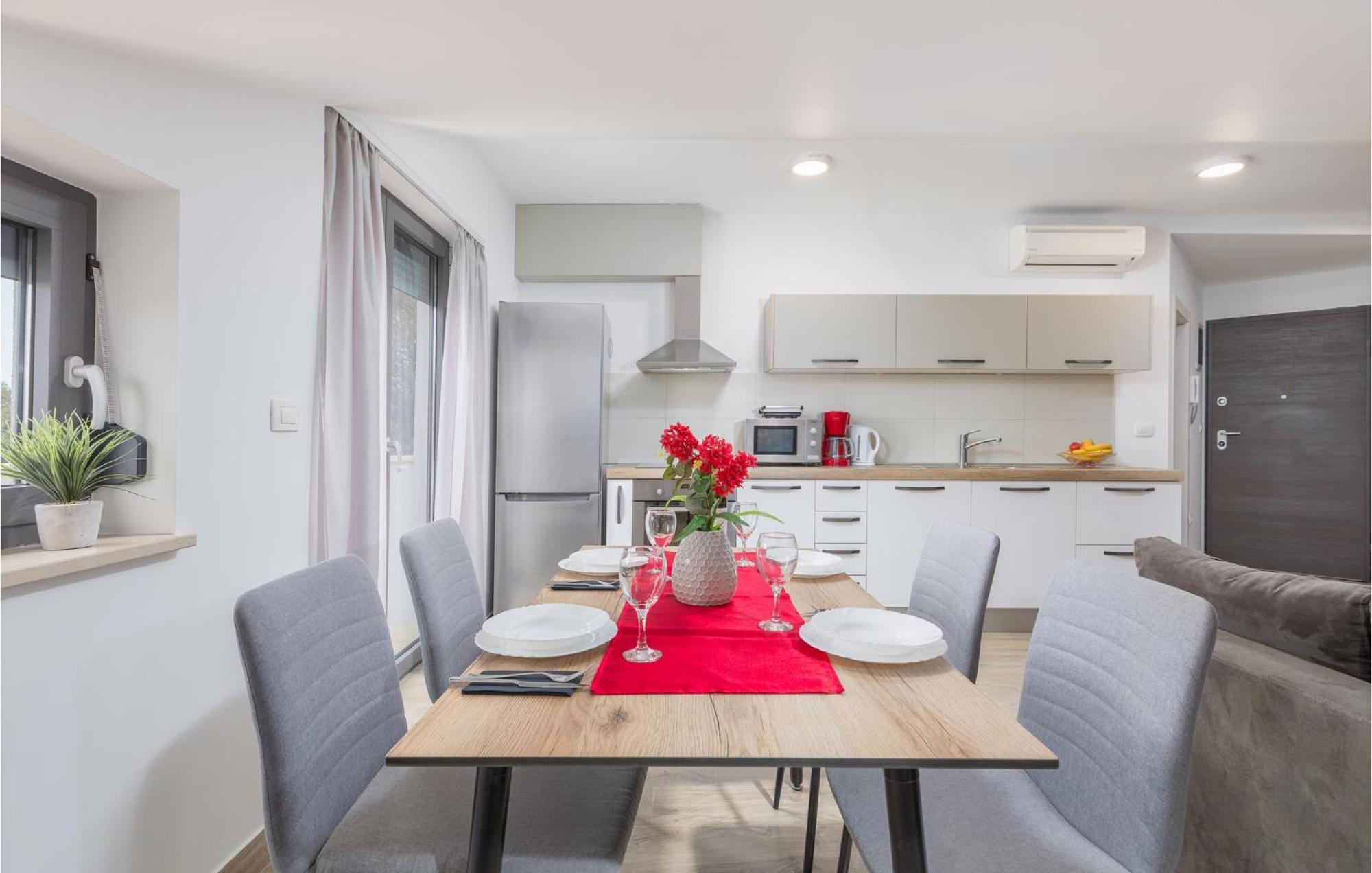 Stunning Apartment In Pjescana Uvala With Wifi Esterno foto
