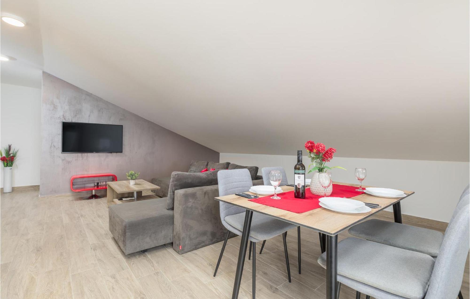 Stunning Apartment In Pjescana Uvala With Wifi Esterno foto