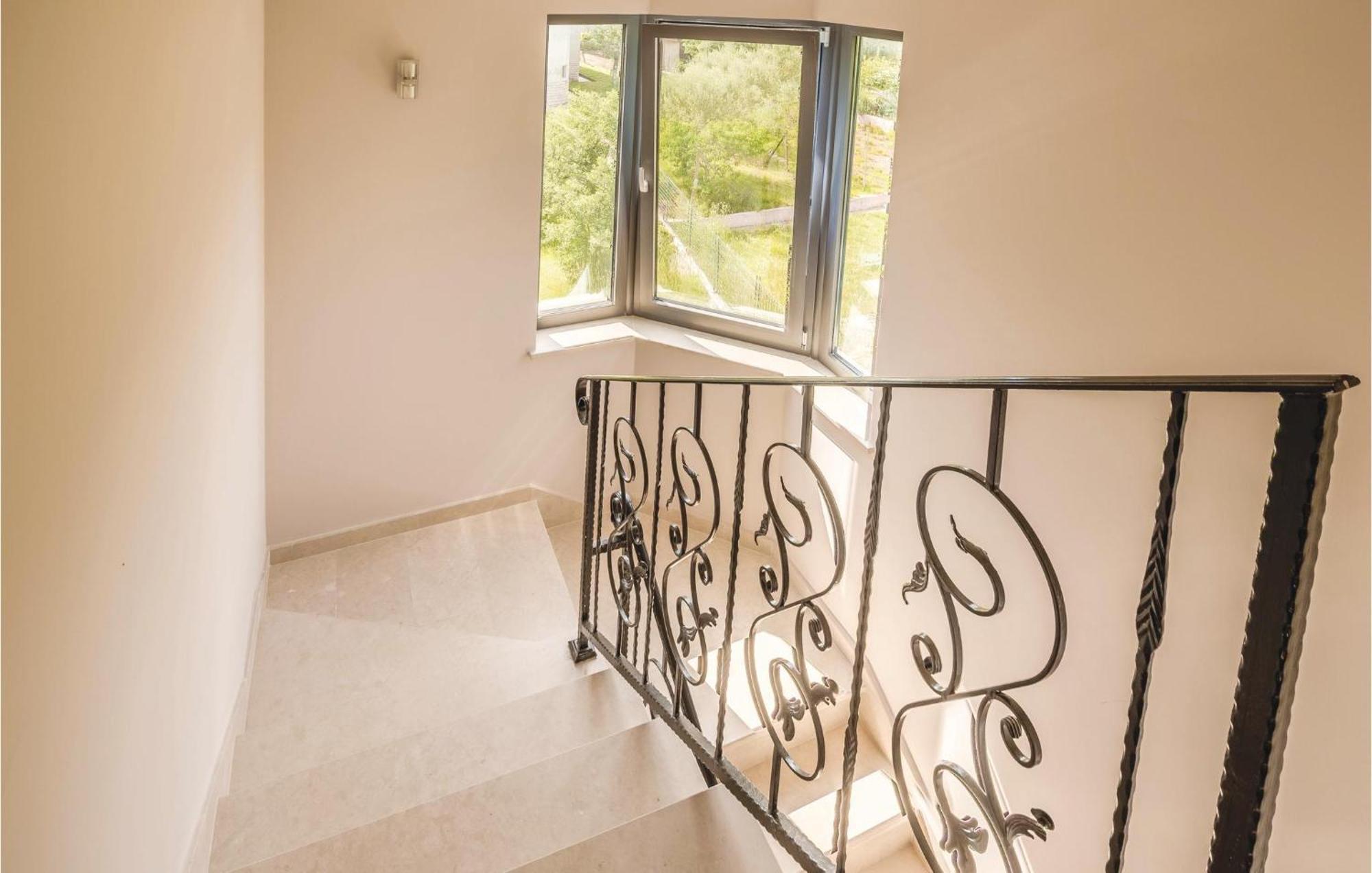 Stunning Apartment In Pjescana Uvala With Wifi Esterno foto